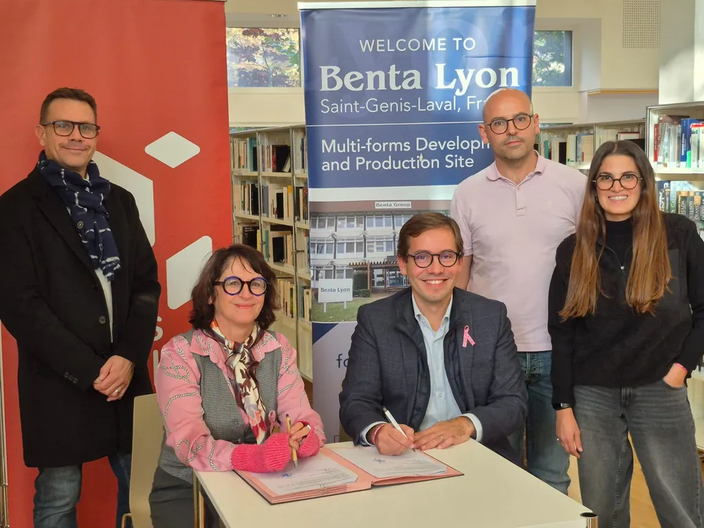 Benta Lyon aux côtés de Madame le Maire de Saint-Genis-Laval, Marylène Millet, pour le lancement d'Octobre Rose