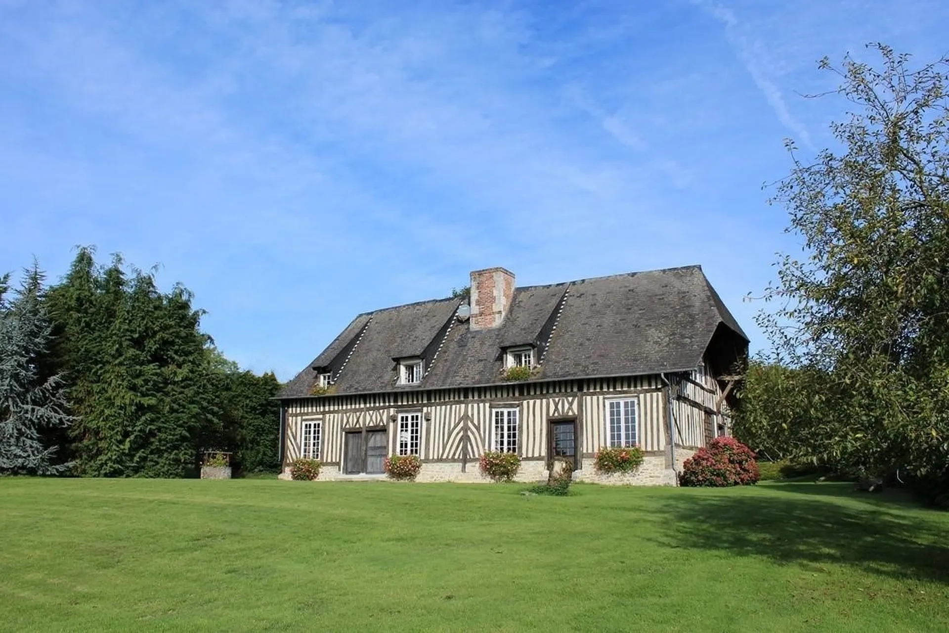 A vendre propriété normande proche de la gare SNCF et Autoroute A13 Pont-l’Évêque 14130