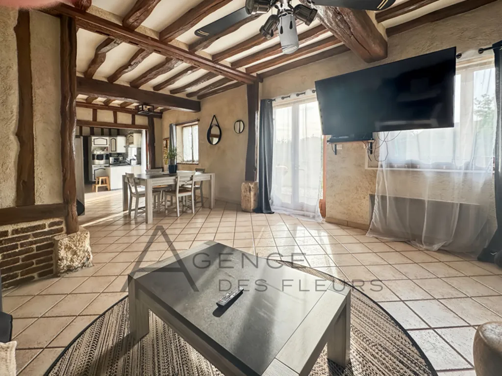 A vendre, belle longer normande de 96 m2 sur un terrain de 1200 m2 située sur la commune du Bec-Thomas 27370