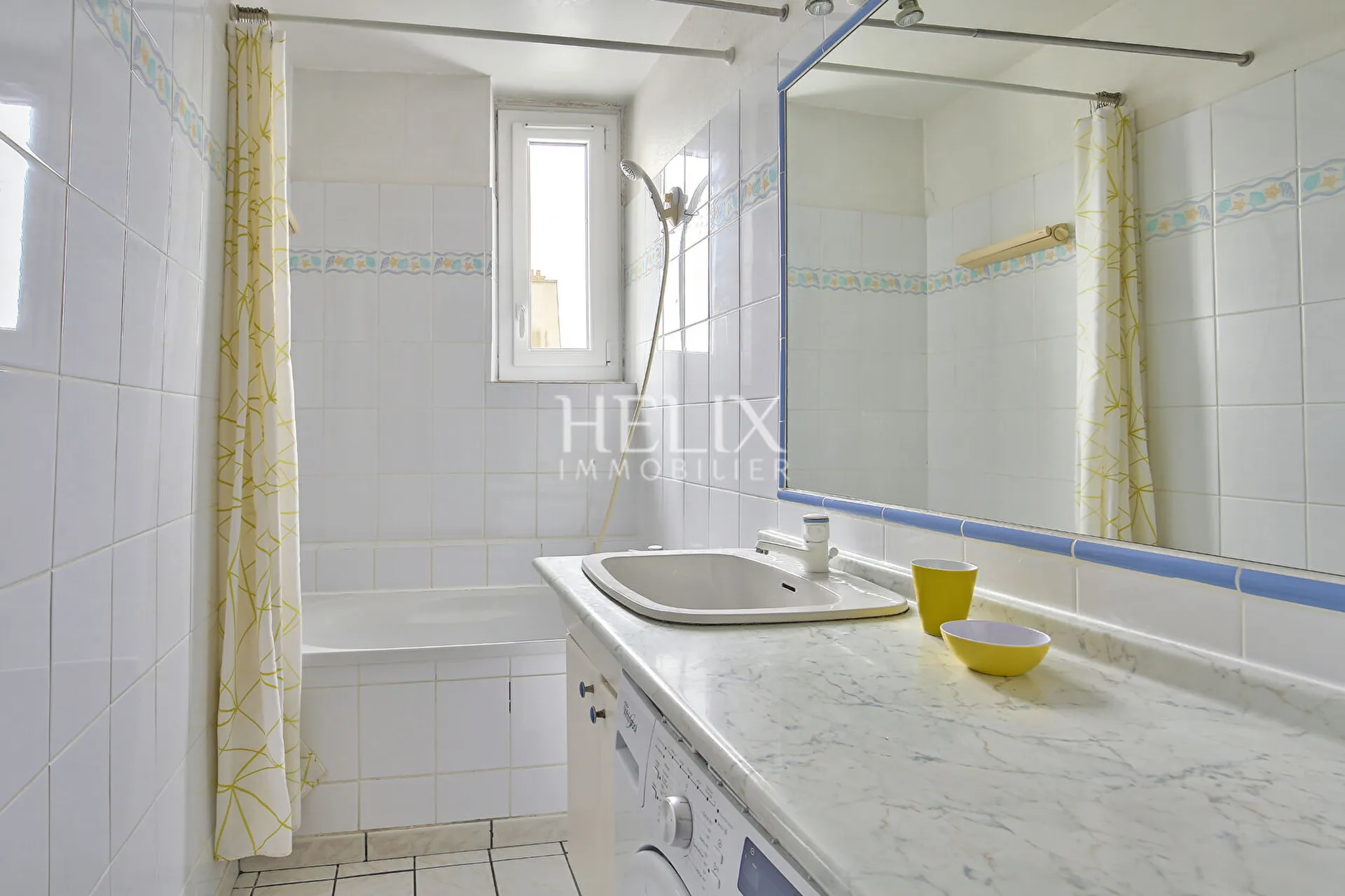 Rue de Lorraine à Saint Germain en Laye Superbe appartement traversant de 66,23 M2, extrêmement lumineux et disposant de vues dégagées, situé au 3ème étage d'un immeuble ancien.