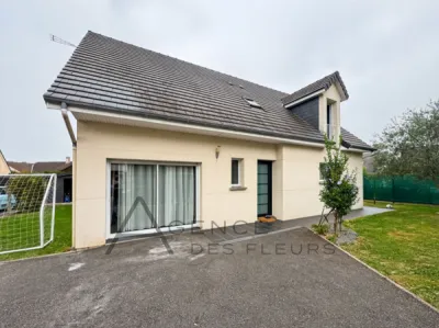 A saisir maison familiale de 131 m² édifiée sur 600m² de terrain sur la commune de ST PIERRE LES ELBEUF 76320