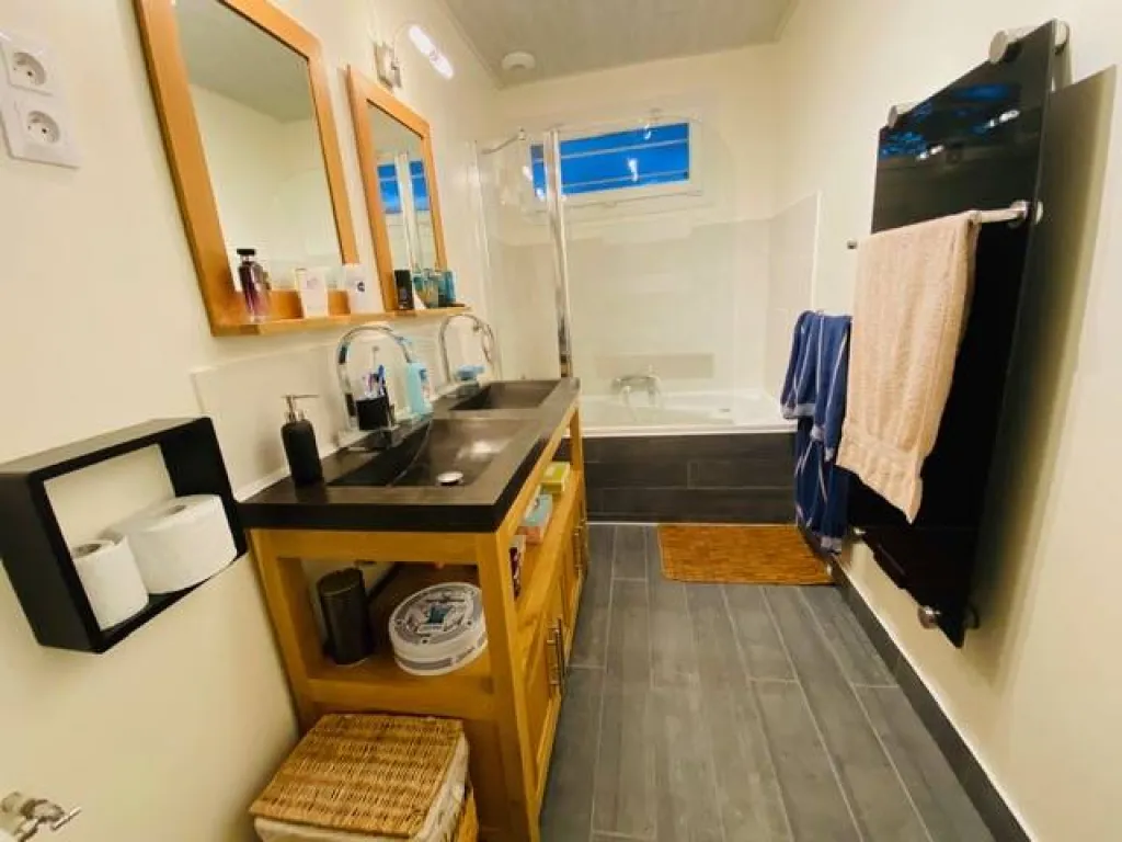 A acheter très beau pavillon de 130m² sur 865m² de terrain cloas avec garage sur la commune de SAINT OUEN DU TILLEUL 27670