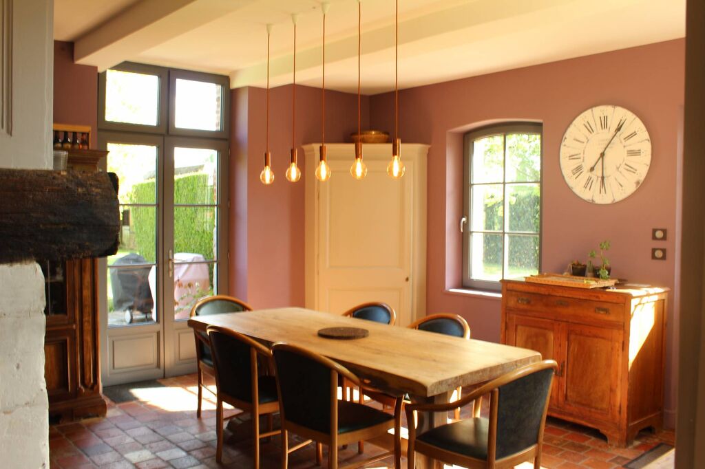 En vente propriété en briques et silex sur un terrain arboré proche Pont-Audemer 27500