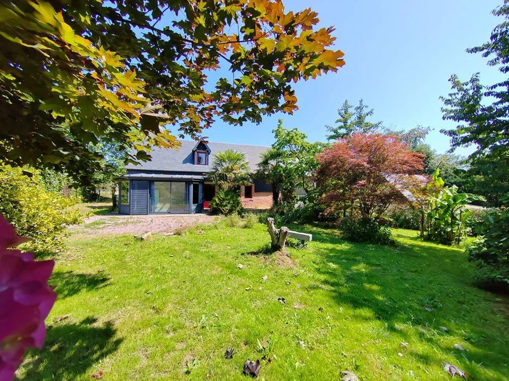 A vendre, Demeure de Charme avec Maison d'Amis et joli jardin d'env. 2 000 m², dans la région de Honfleur 14600