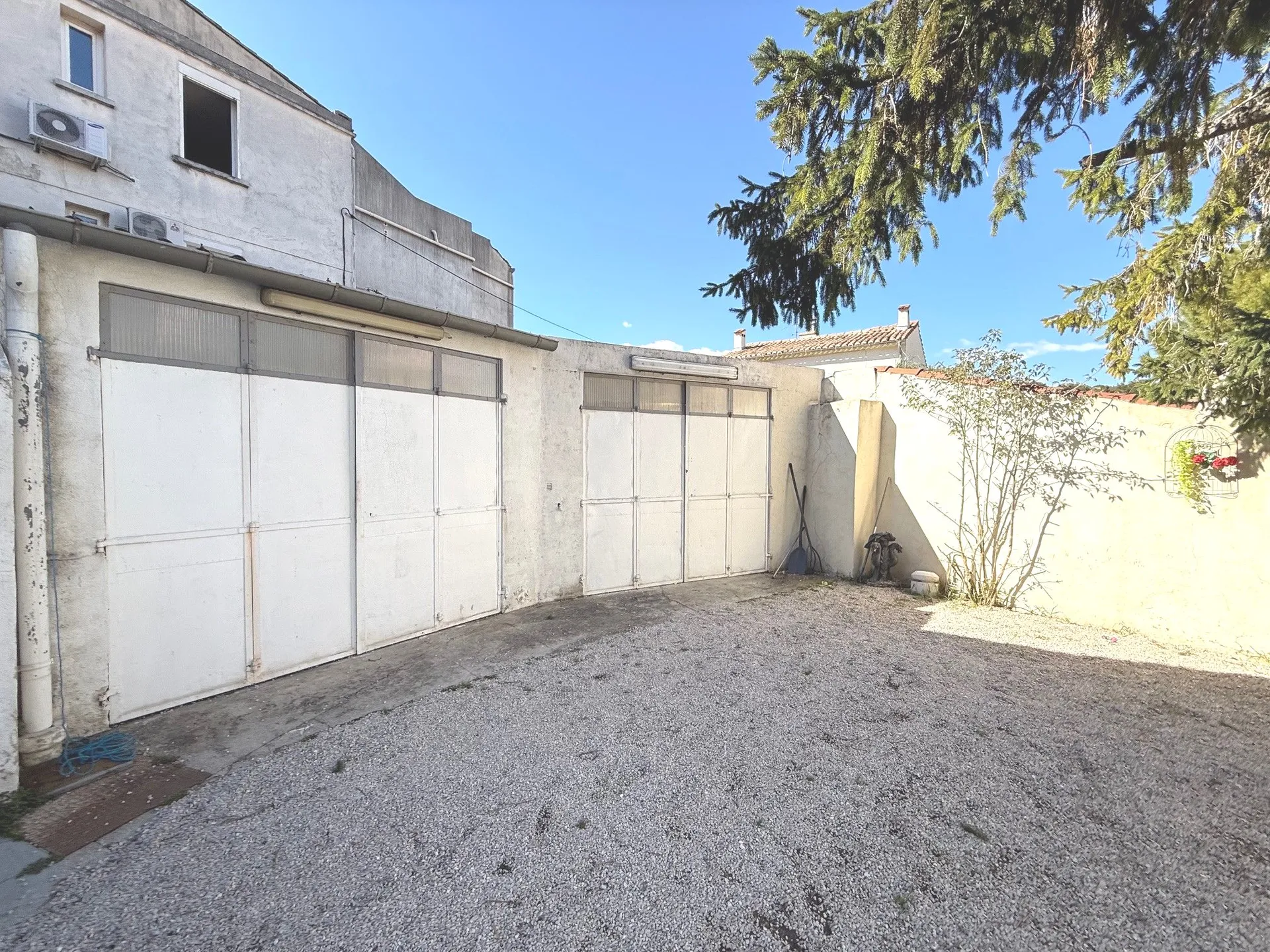 garage dans le centre de Roquefort la Bédoule