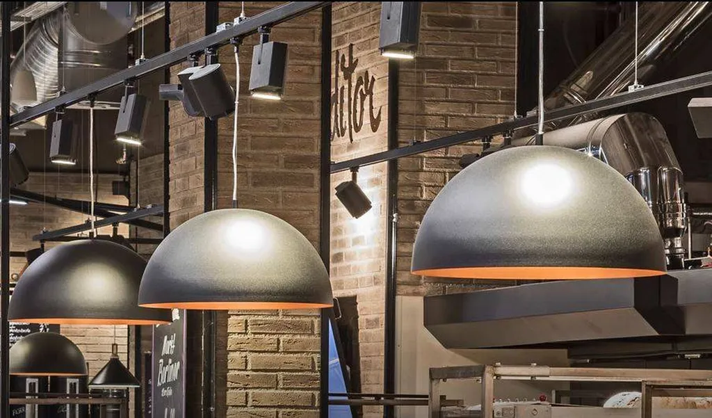 Electricien de magasin