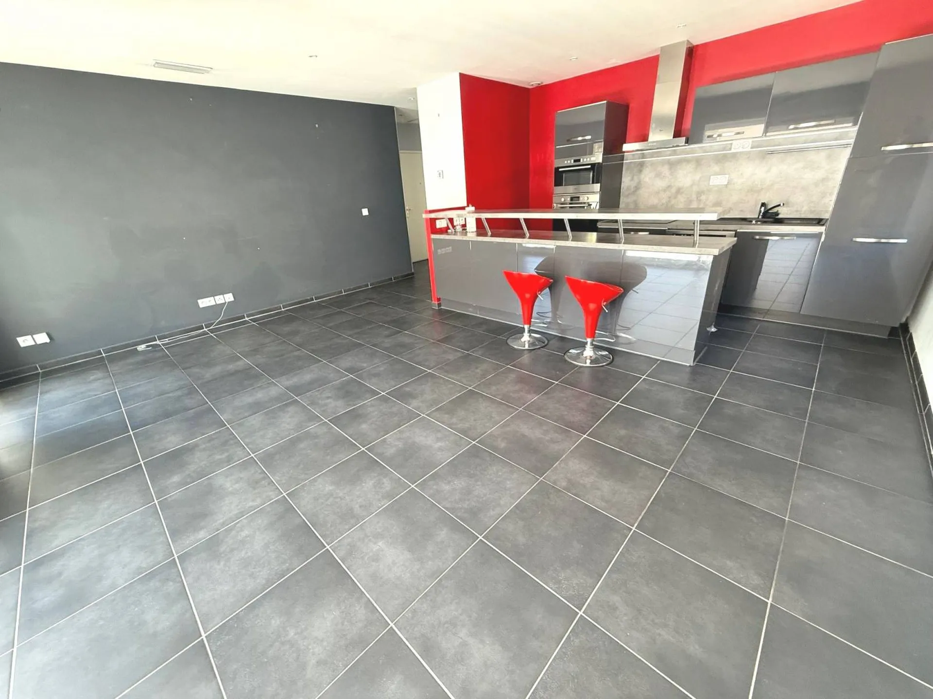 Proche du centre du village Type 4 avec piscine