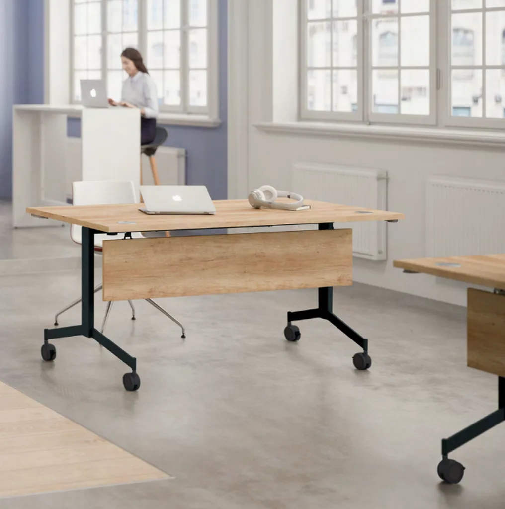 Table de réunion modulable sur roulettes à Alès