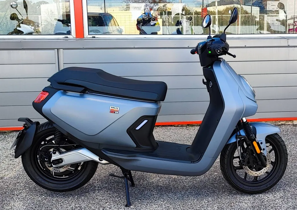 SCOOTER ÉLECTRIQUE OCCASION NIU MQI GT EVO ÉQUIVALENT 125cc DU 06/2022 AVEC 112 KM.