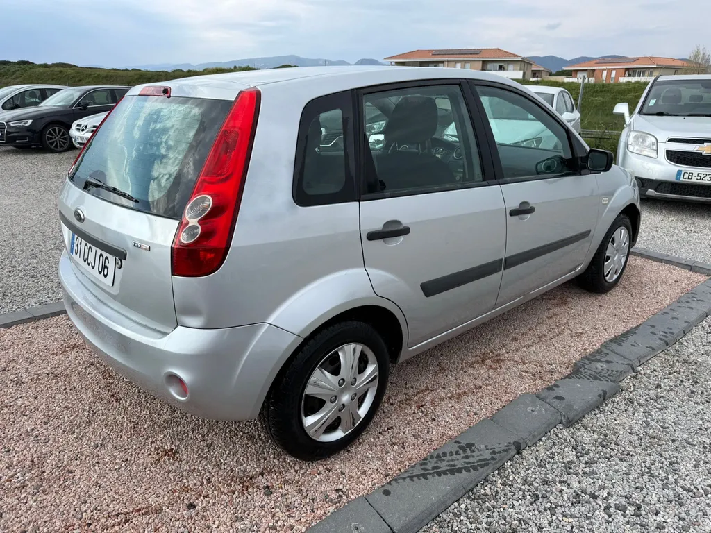FORD FIESTA 1.4 TDCI 70CV 1er main 
5 PORTES 