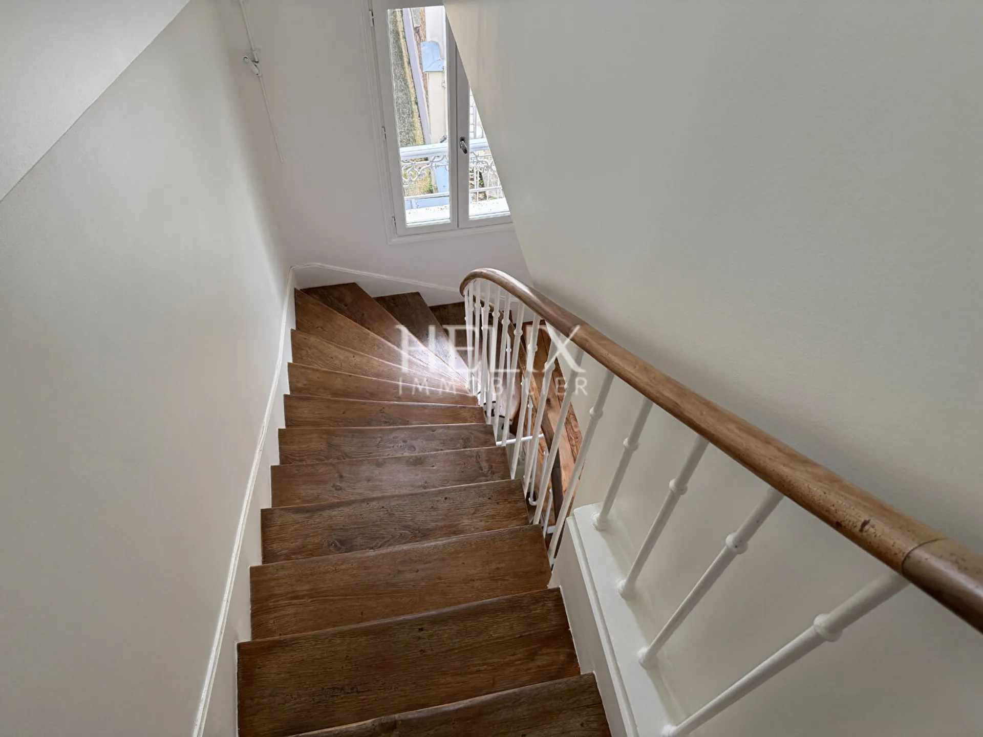 A louer, séduction garantie pour l'originalité de ce très joli cinq pièces 130,40 M2 dans l'esprit 