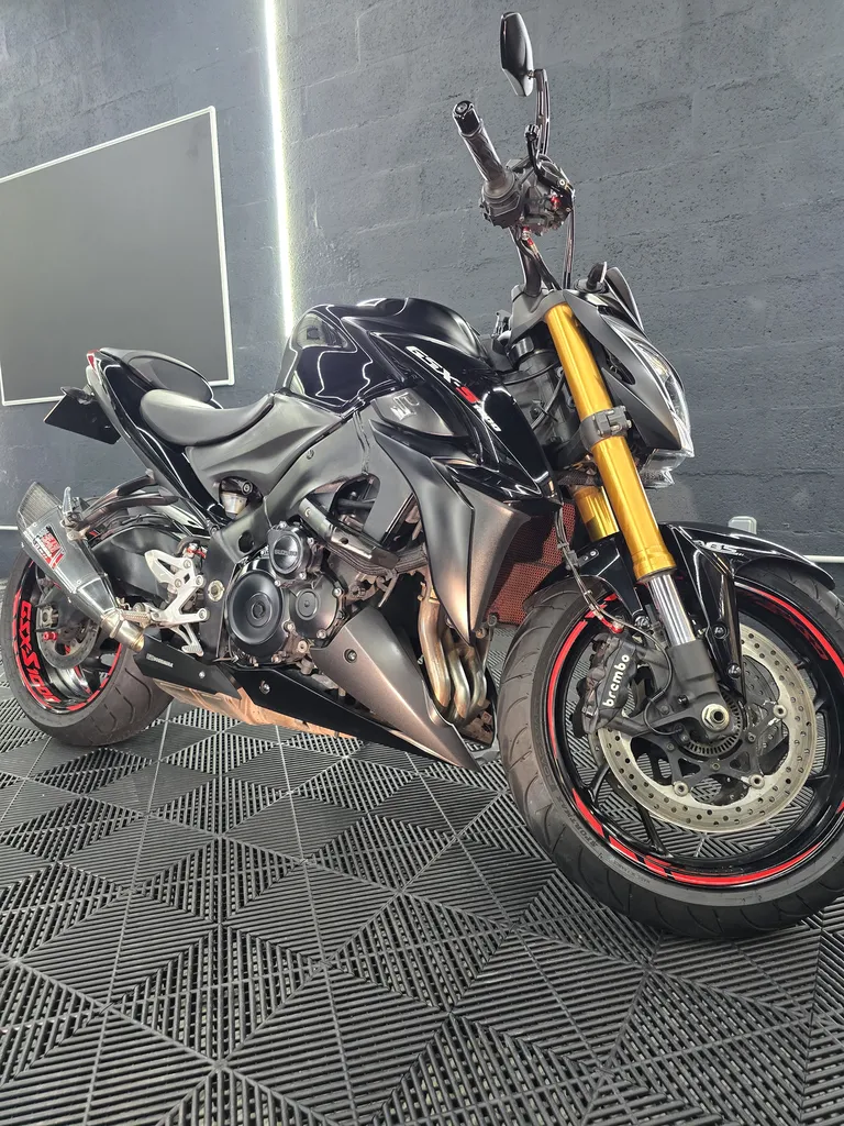Rénovation esthétique, polissage et protection cire moto - Suzuki GSX-S 1000