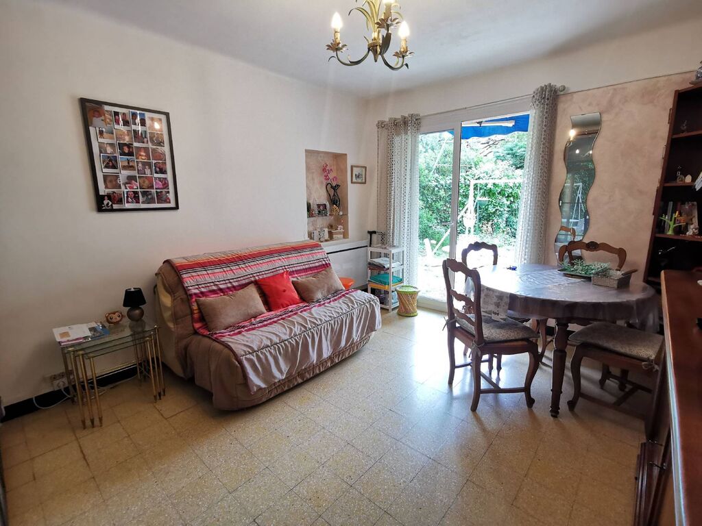 Appartement T1 Cassis dans le centre en rez-de-jardin dans résidence sécurisée avec parking 