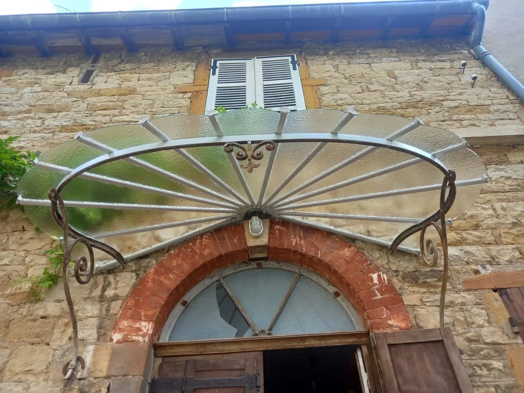changement de vitrage martelé sur marquise ancienne à cogny près de villefranche sur saone
