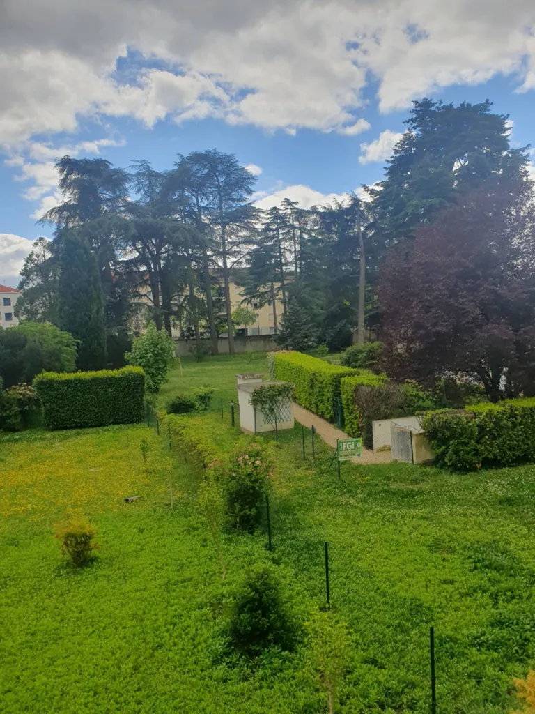 Appartement à vendre 3 pièces 76.63 m2 avec cave dans un immeuble datant de 2002 à MEYZIEU centre