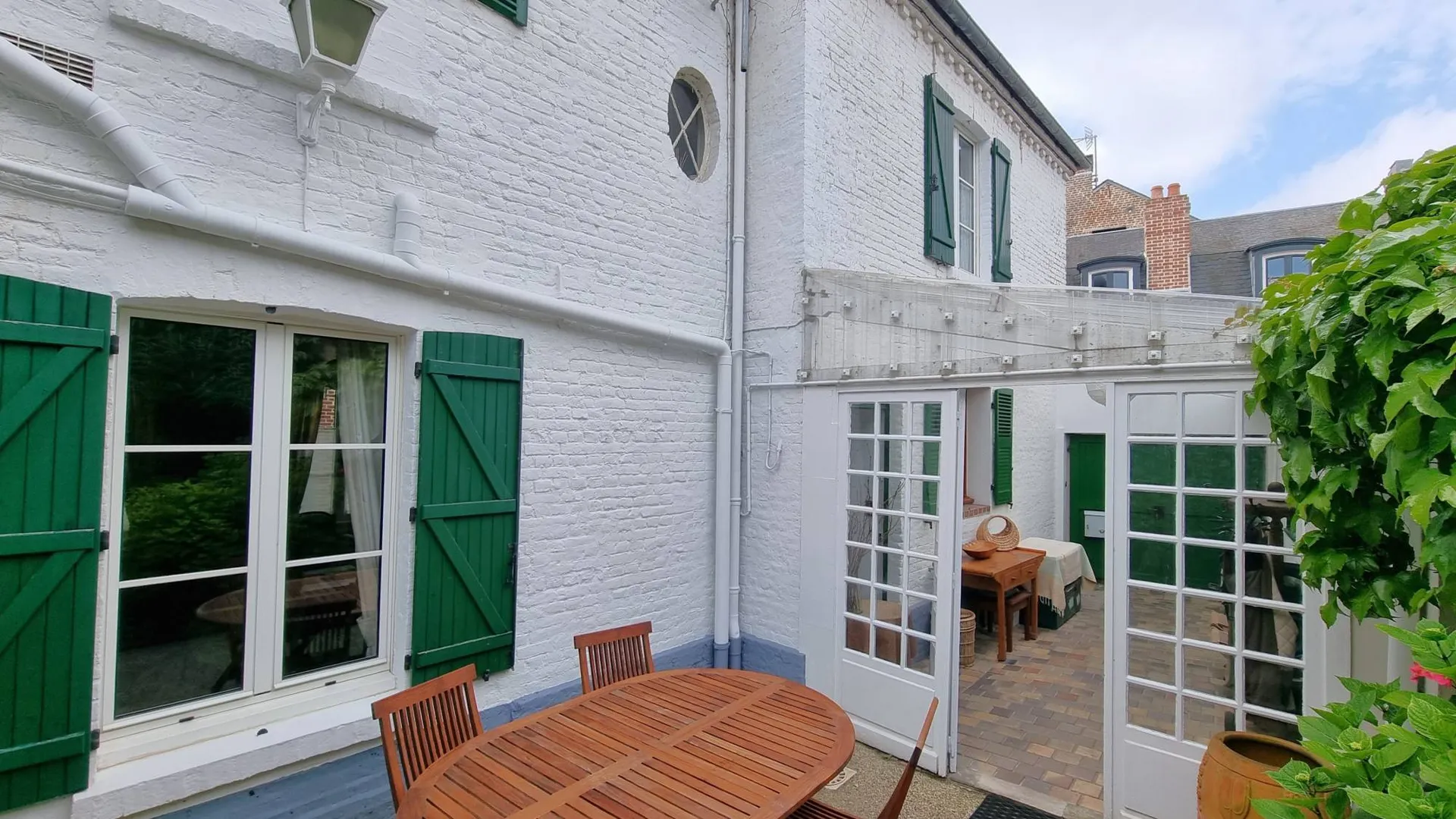 A vendre belle maison de ville et de caractère, 4 chambres, située au coeur de la cité médiévale de Saint-Valéry-sur Somme 80230