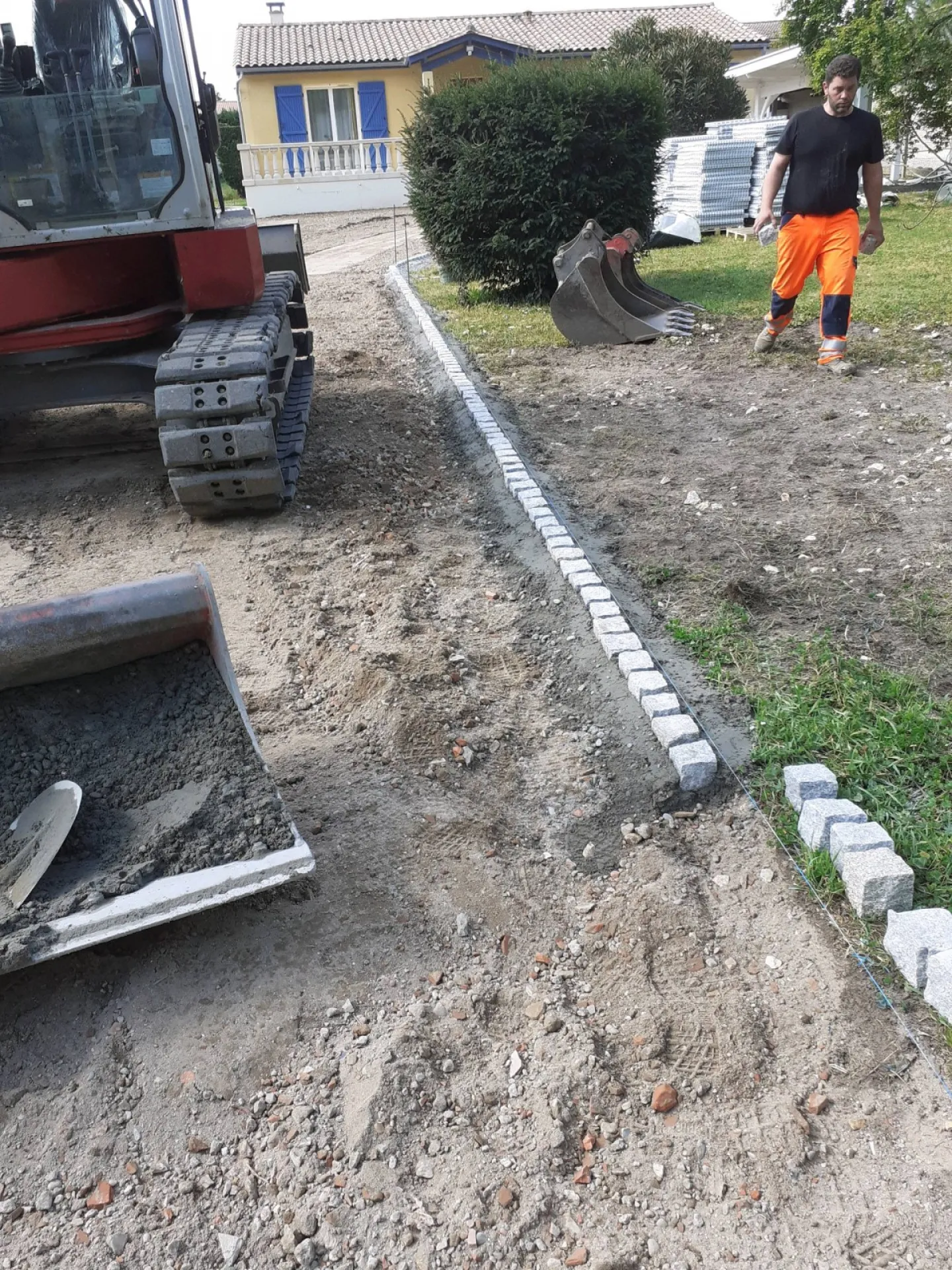Entreprise spécialisée dans la création de chemin ou d'allée dans un jardin chez un particulier à CESTAS près de Bordeaux en Gironde