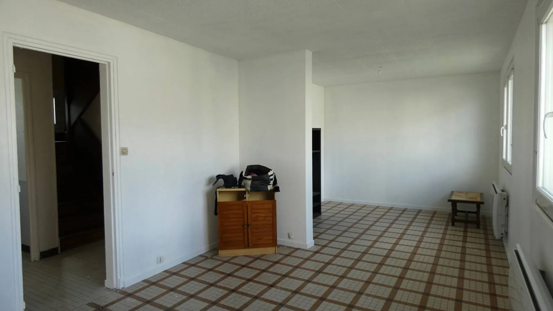 À Embreville, maison familiale 103 m², 5 pièces avec jardin, garage, cave et terrain de 351 m², beau potentiel.