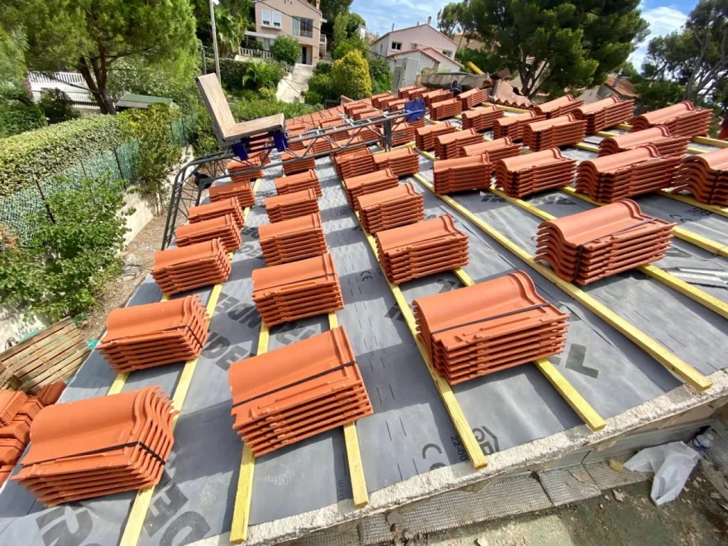 mise en place des tuiles sur martigues