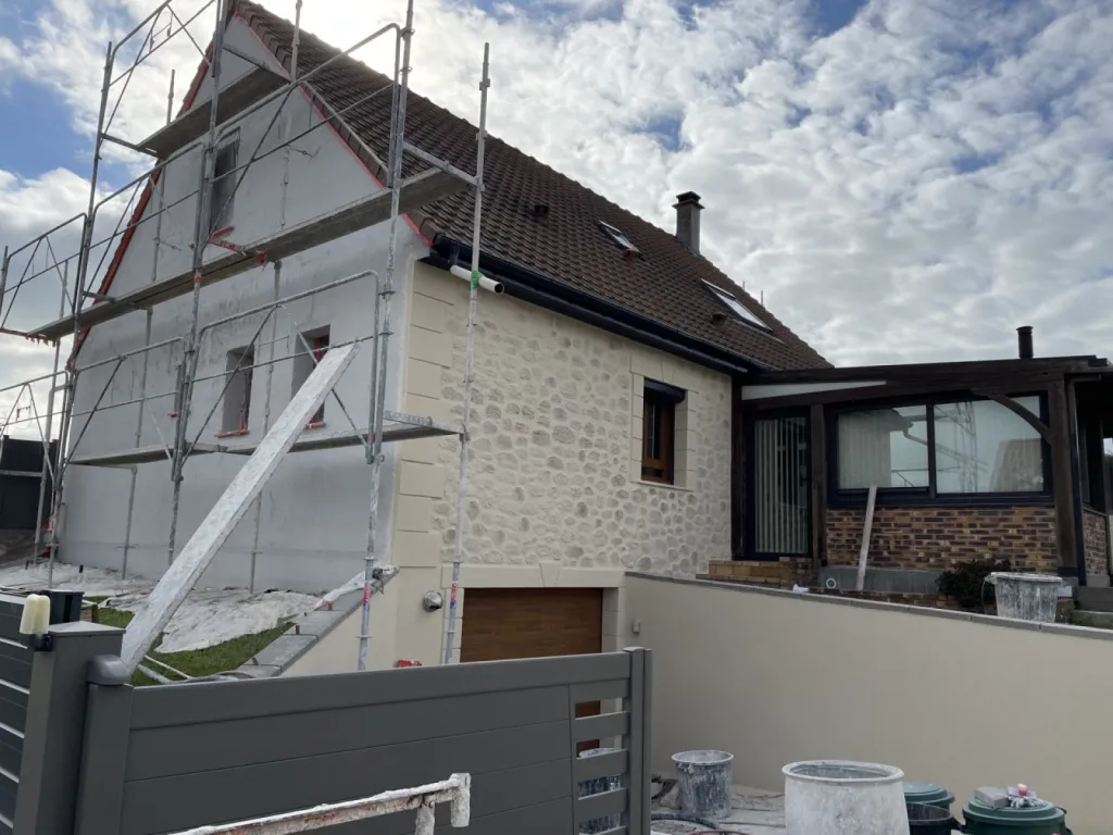 Enduit extérieur à la chaud aérienne pour vos ravalements et façade sur Le Havre et ses alentours