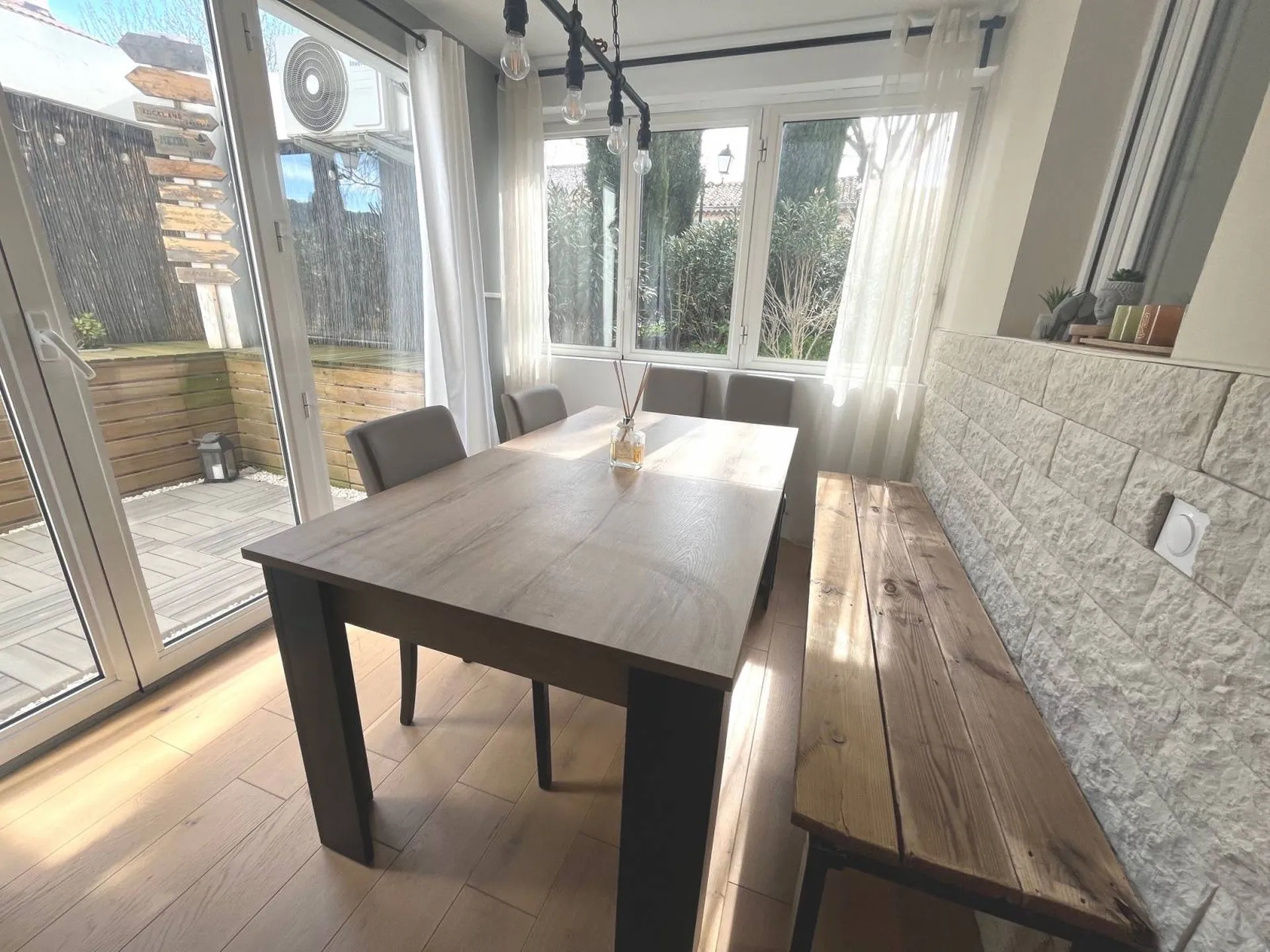 A vendre appartement Type 2 Roquefort la Bedoule dans le village, en rez-de-chaussée, terrasse et garage