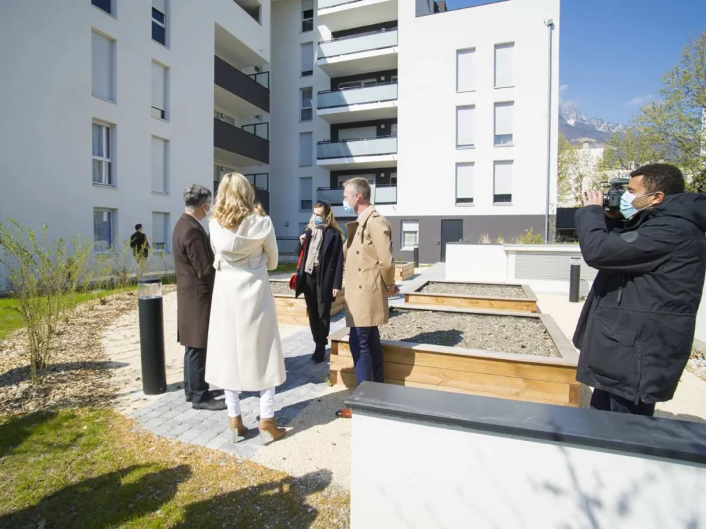 Reportage photographique événementiel inauguration de la Résidence D'Clic Pont-de-Claix les élus dans les