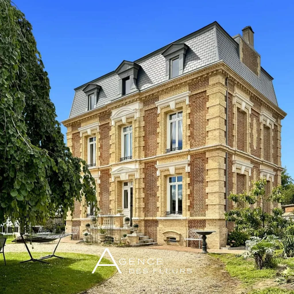A saisir magnifique maison de maître de 214 m² édifiée sur 1170 m² de terrain sur la commune de ST AUBIN LES ELBEUF