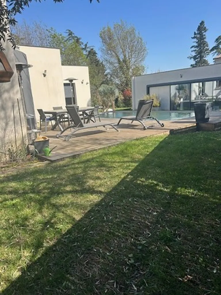 Construire une villa T5 RE2020 avec piscine et finitions en travertin à Grenade-sur-Garonne