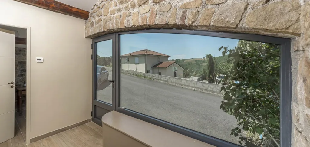 Avenir Bâti’Expert – Votre spécialiste en menuiseries intérieures et extérieures et fermetures avec motorisation à Lyon et sa région