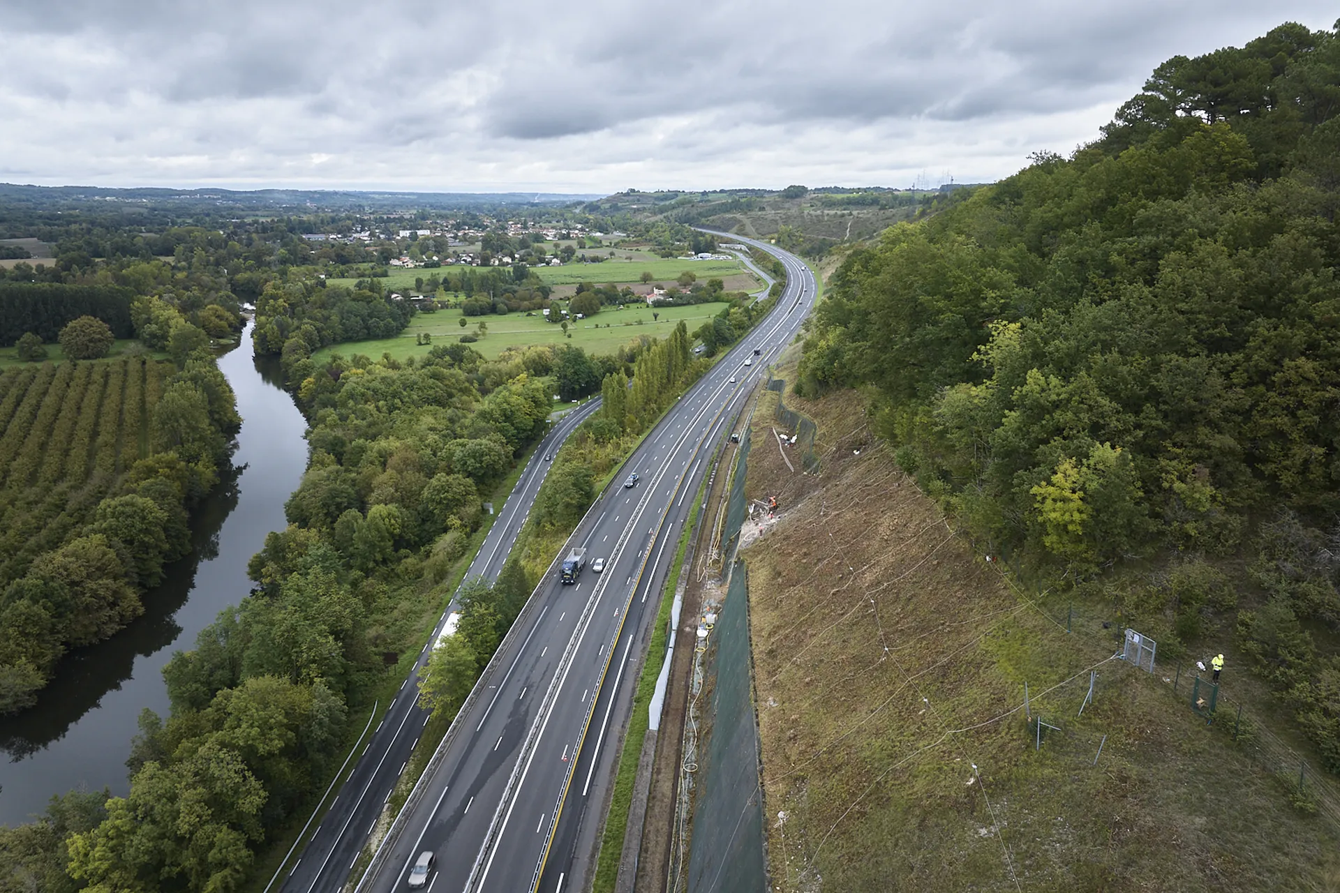 Travaux spéciaux sécurisation de falaise confortement de talus