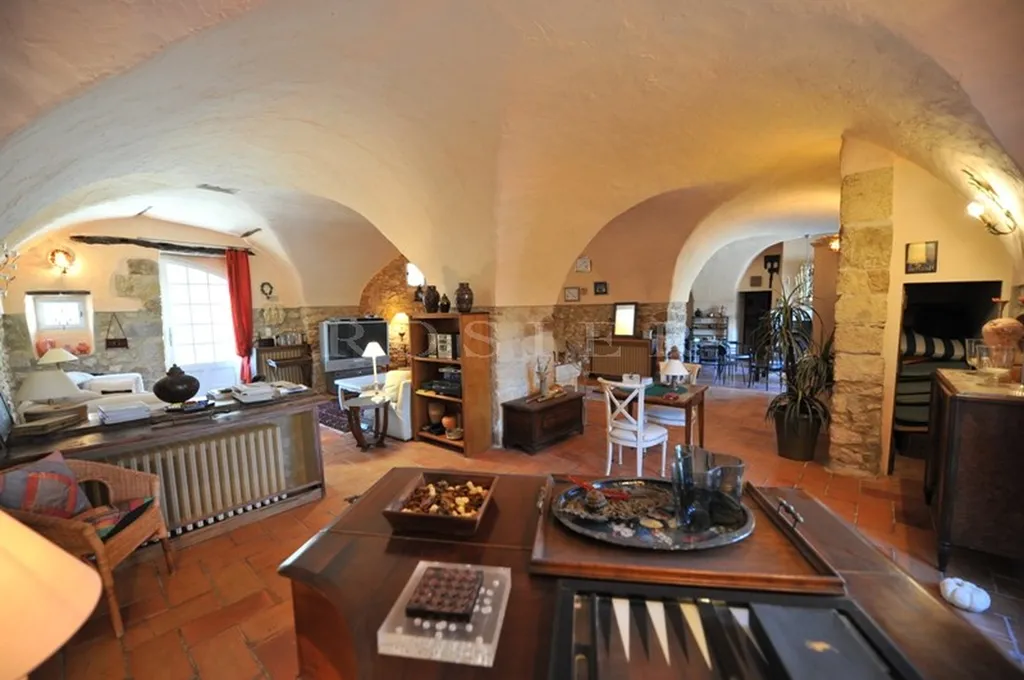 Mas du 18ème Siècle restauré au coeur des Monts du Vaucluse   