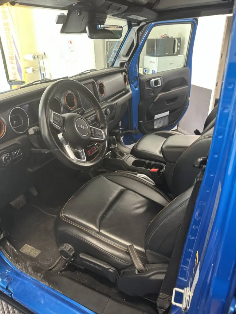 Nettoyage intérieur complet premium pour Jeep Gladiator à Marseille 13013 : service sur-mesure pour véhicule tout-terrain exigeant