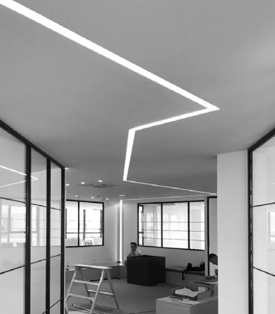 PROFILE LED EN PLATRE LA LUMIERE SORT DE LA MATIERE