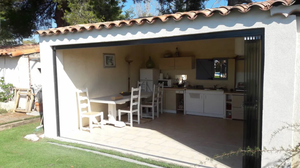 Fabricant de fermeture en verre pliante et coulissante à Venelles