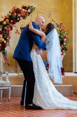 Une Agence d'Organisation pour une cérémonie symbolique et une réception de Mariage Indo-Américain dans un élégant château en Bourgogne