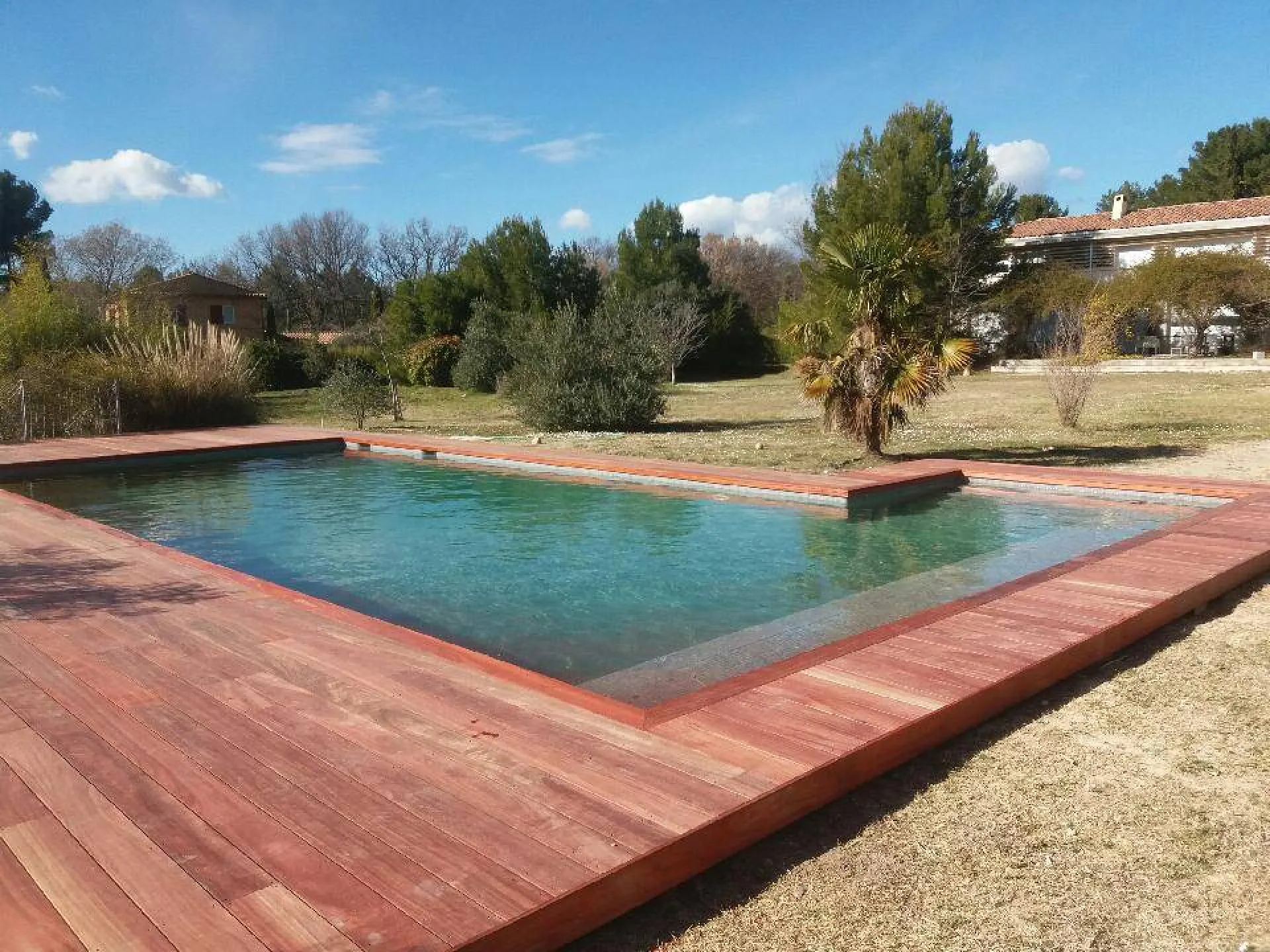 Découvrez les Terrasses en Bois de Padouk Disponibles dans Notre Magasin à Aix-en-Provence