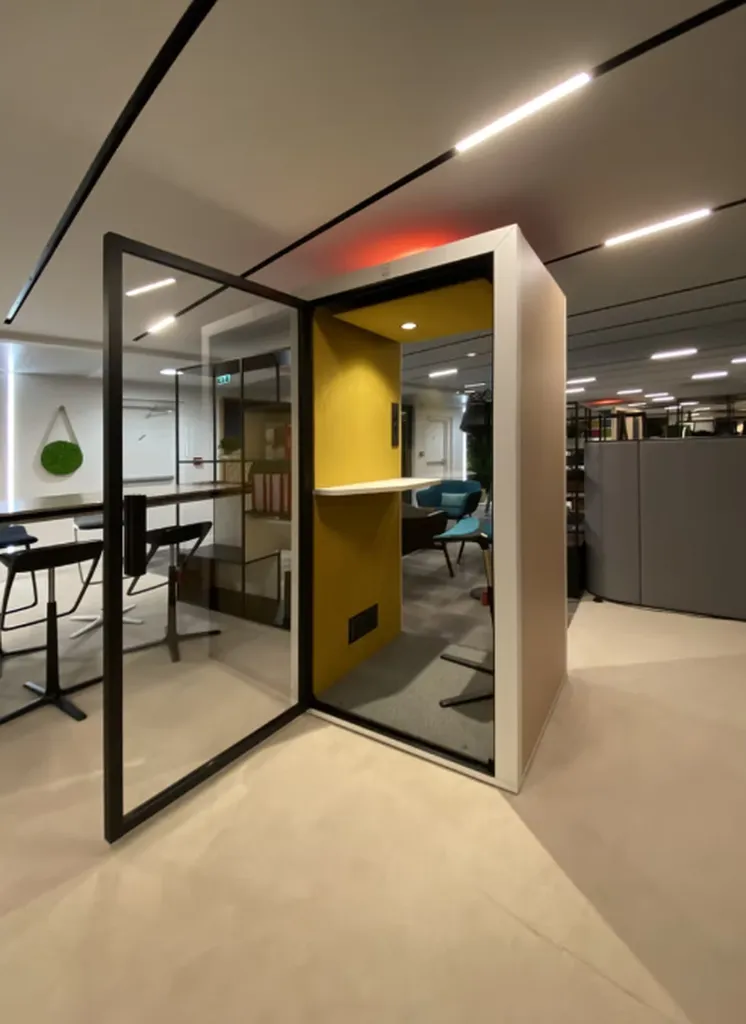 Cabine insonorisée pour une personne dans un open-space à Marseille
