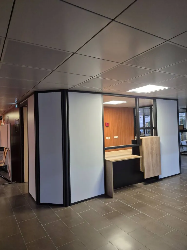 Accueil réception assis-debout à Alès