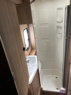 SALLE DE BAIN CAMPING CAR