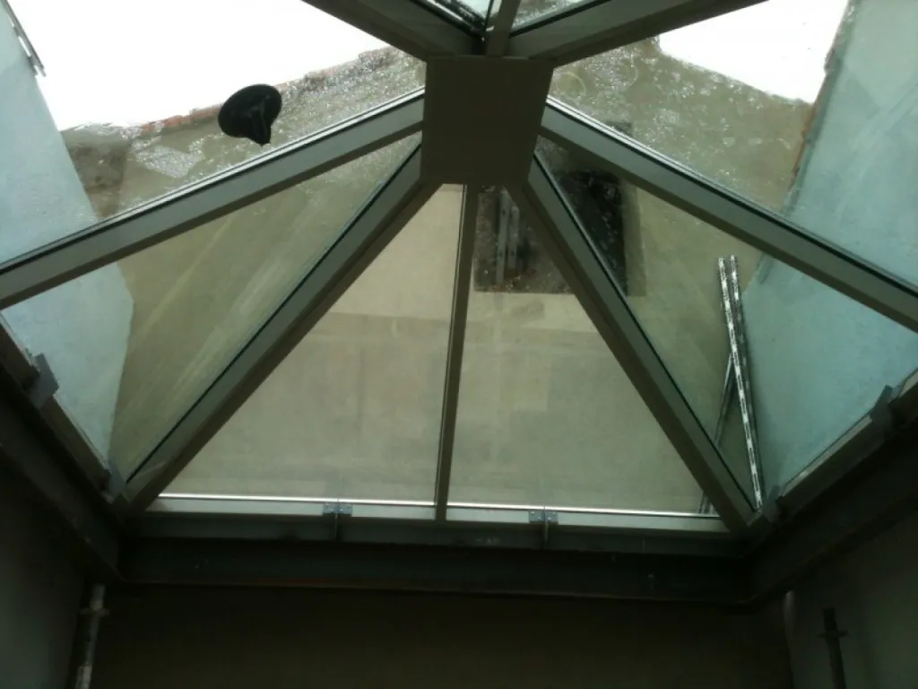 Réalisation d'un Puits de lumière type plancher en verre à Salon de Provence