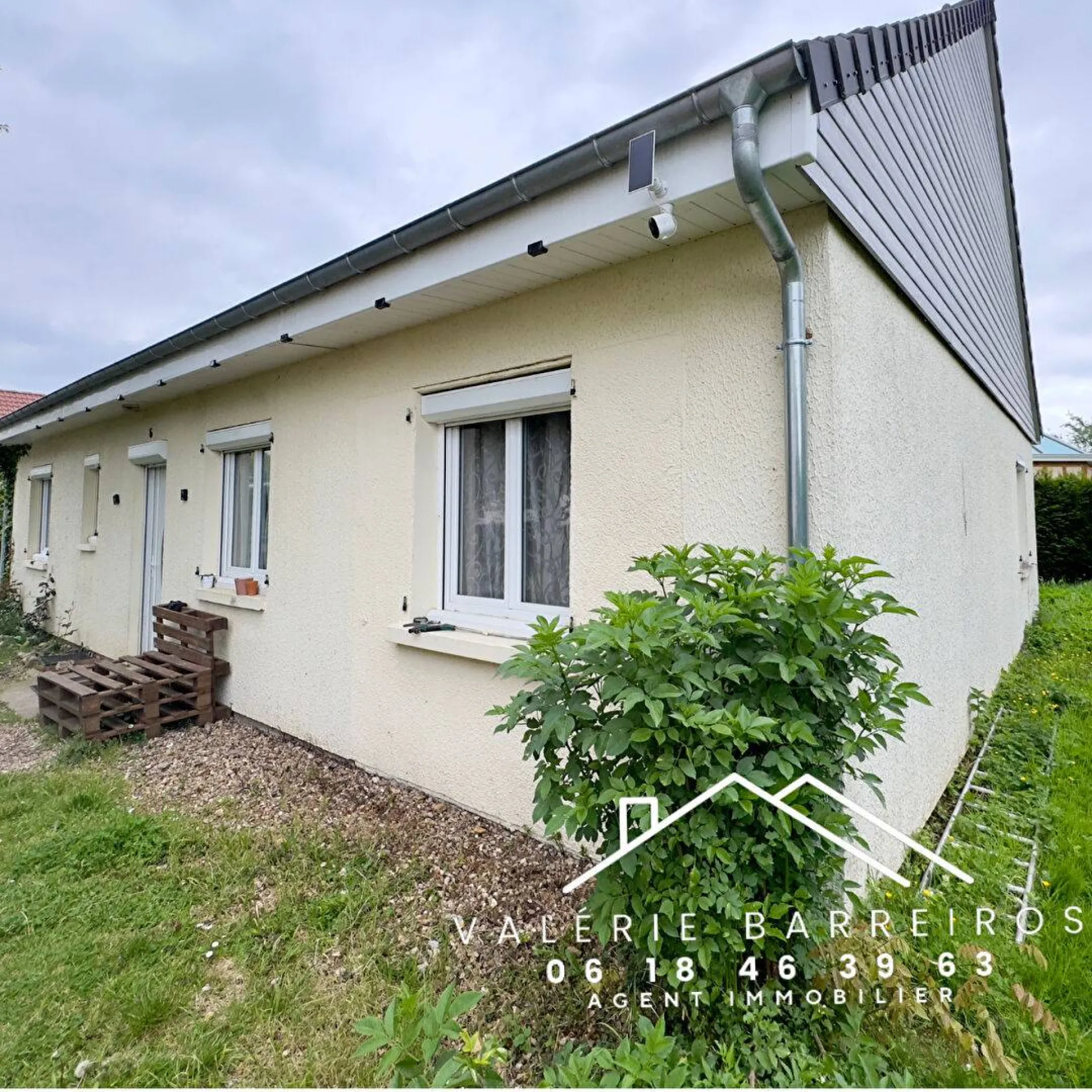 A vendre sur la commune de ST PIERRE LES ELBEUF 76320 maison de 103  m² édifiée sur un terrain de 518 m²