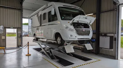 Inspection professionnelle d’un camping‑car en atelier : contrôle technique et vérification de sécurité pour véhicules de loisirs en Dordogne et Charente, avec accompagnement expert Horde d’Or 24–16.