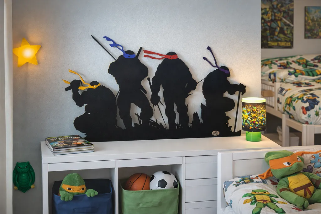 Décoration murale artisanale Tortues Ninja 1m – Fabrication sur mesure à Villeneuve-de-Rivière (31, Occitanie) – Création métal design intérieur enfant – Livraison partout en France