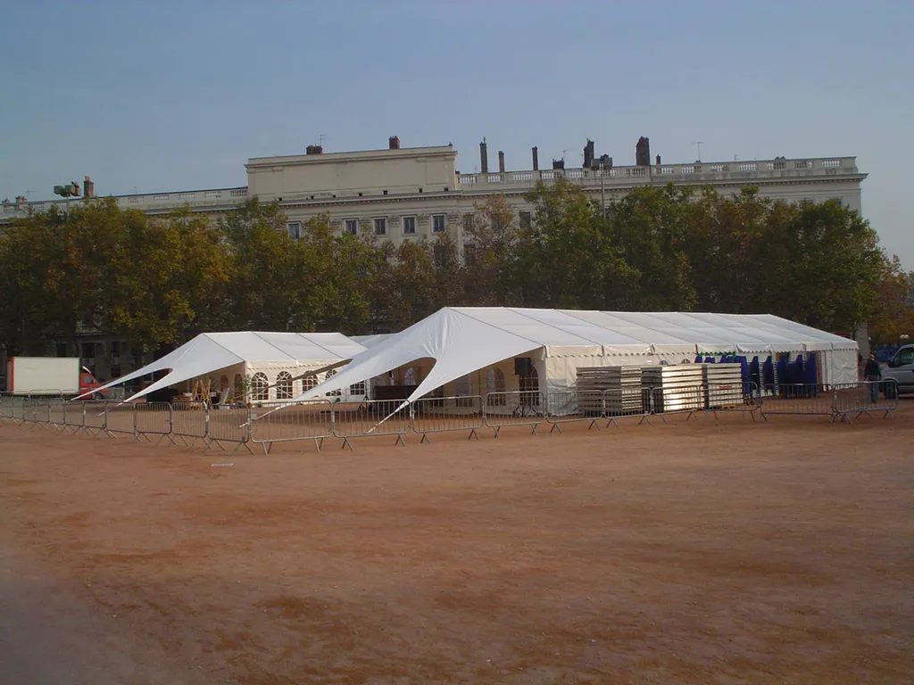 Location Tente de Réception Starship – Design Exclusif pour Structures de 10m