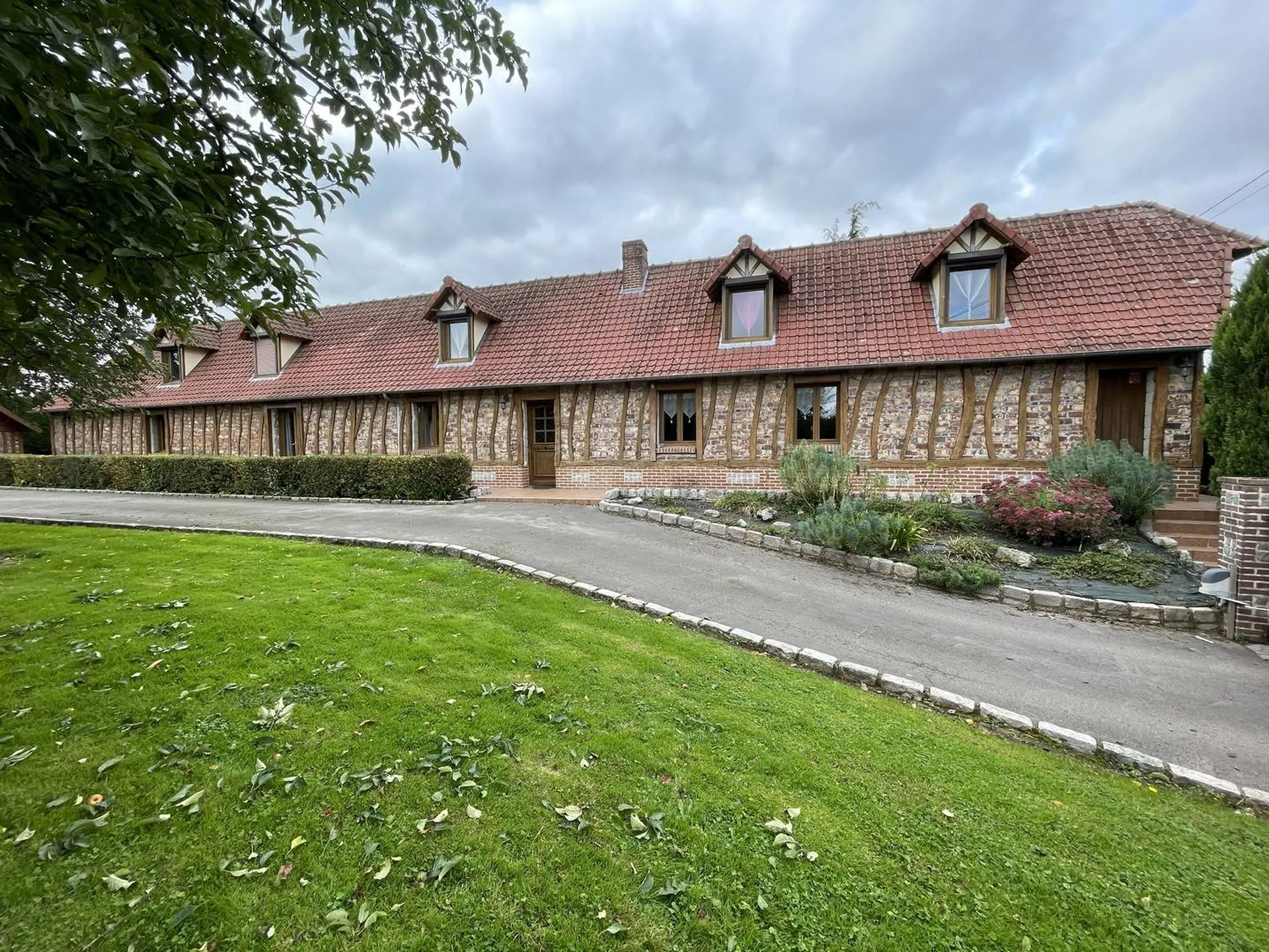 A vendre longère à colombage, proche des commerces et des animations, Saint Nicolas d''Aliermont, 76