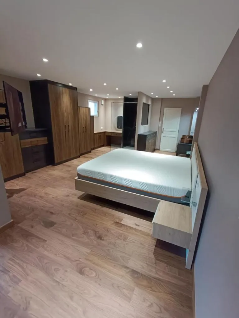 Rénovation d’une suite parentale SDB et dressing en peinture de finition laque mate entre le Havre et Honfleur 