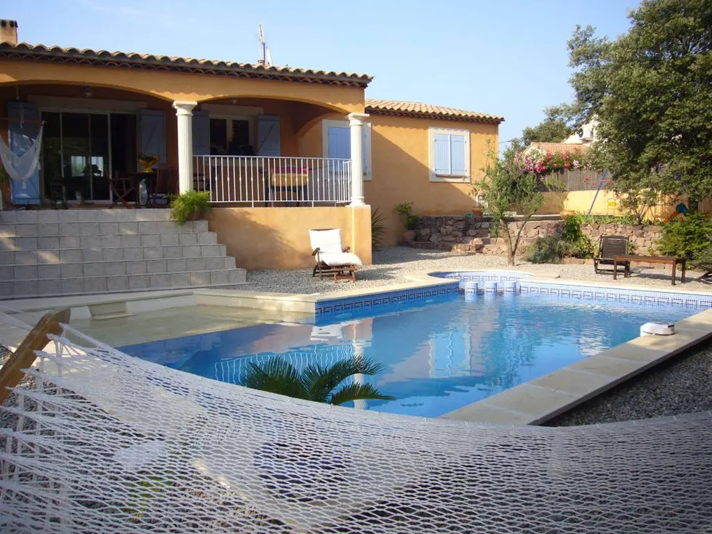 VOLETS-LAQUE A L'EAU DE TERRE DU MONDE DANS LE VAR