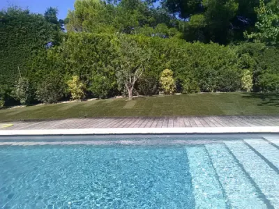 Paysagiste pour aménagement autour d une piscine a Eguilles Paysagiste pour aménagement autour d une piscine a Eguilles