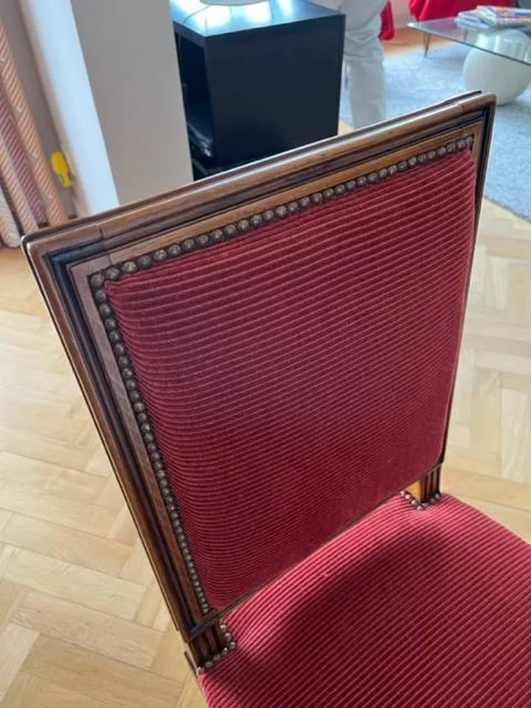 recouvrage d'une chaise finition clou, tissu infinity cord de chez Zimmer rhode