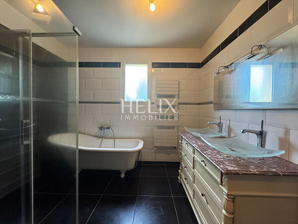 Grande maison à louer à Fourqueux 9 pièces 219 m2, proche lycée international